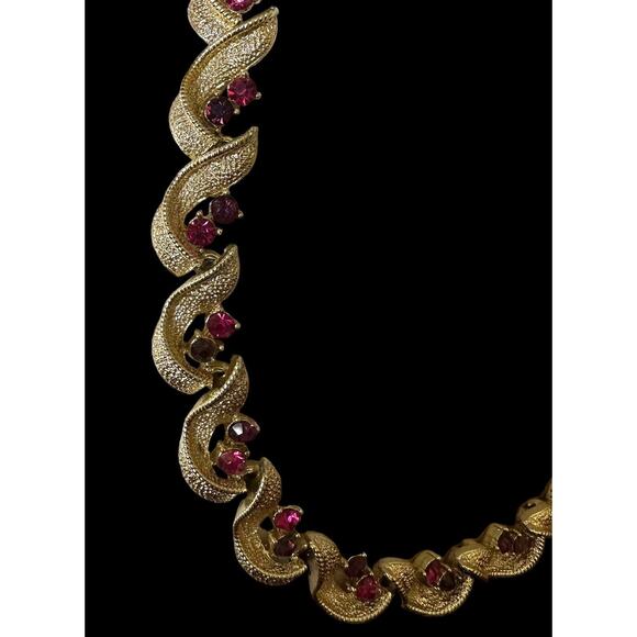 Set Coro Necklace Earrings With Multi-shade Purple Fuchsia Rhinestone Gold Tone - Picture 16 of 16